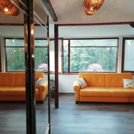 Апартамент Ema Guest House
