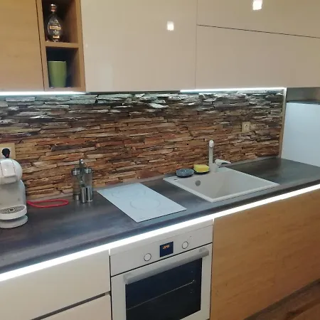 Ema Guest House Апартамент